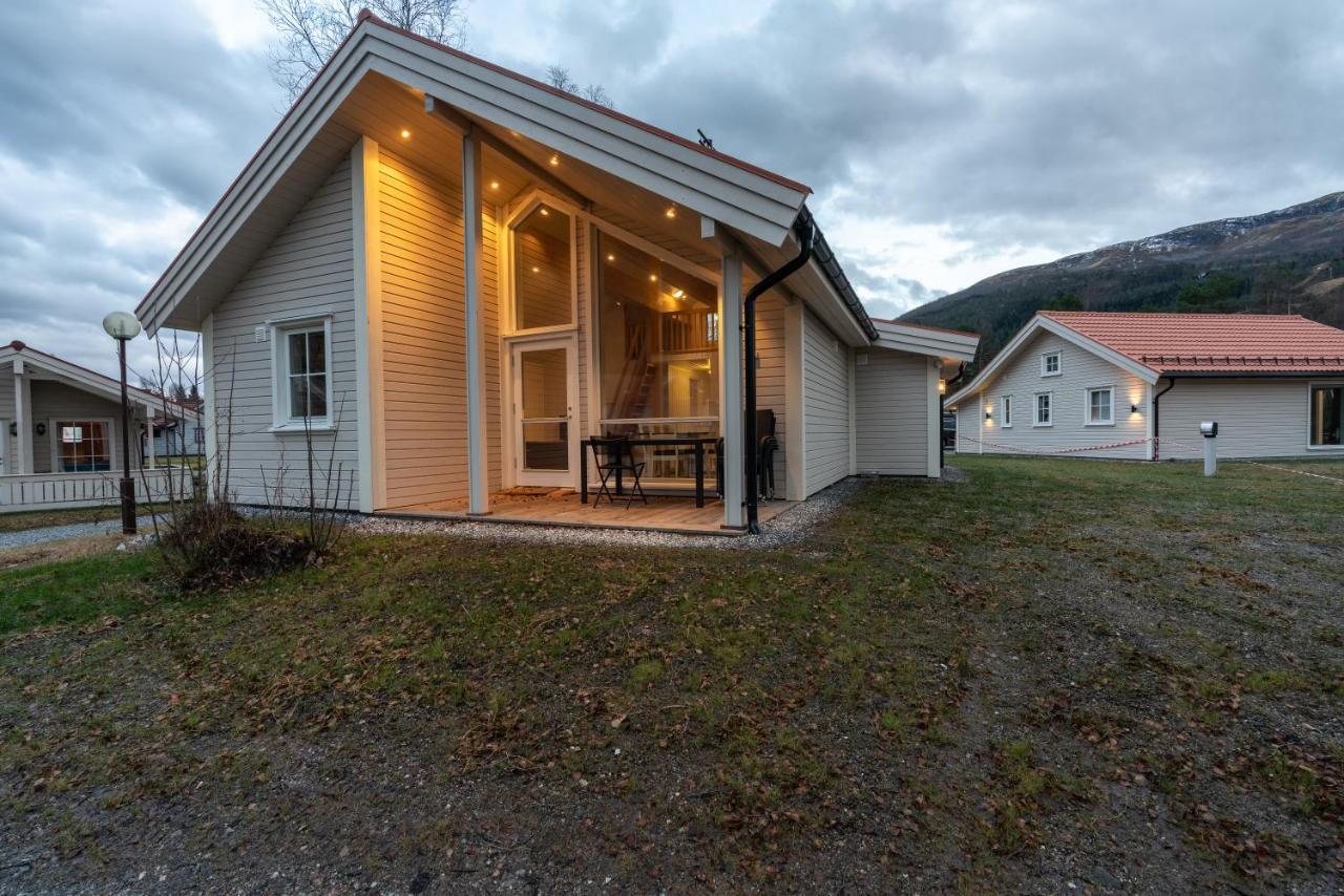 Jolstraholmen Camping Og Hytter Vassenden Exterior photo